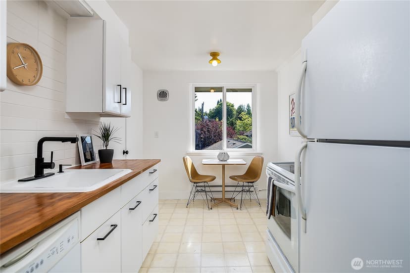 Property photo for 4818 Terrace Drive NE, Seattle photo 4
