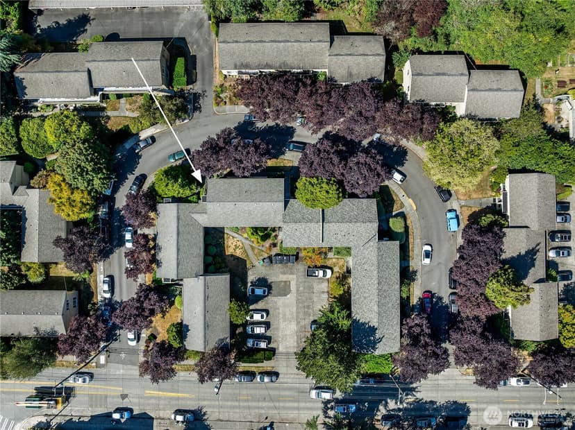 Property photo for 4818 Terrace Drive NE, Seattle photo 17
