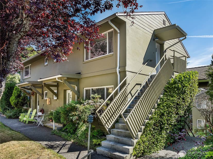 Property photo for 4818 Terrace Drive NE, Seattle photo 2