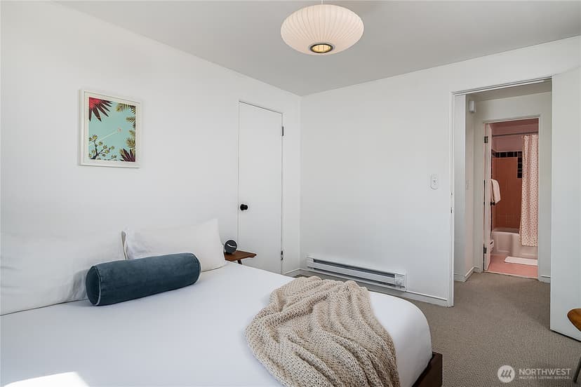 Property photo for 4818 Terrace Drive NE, Seattle photo 12