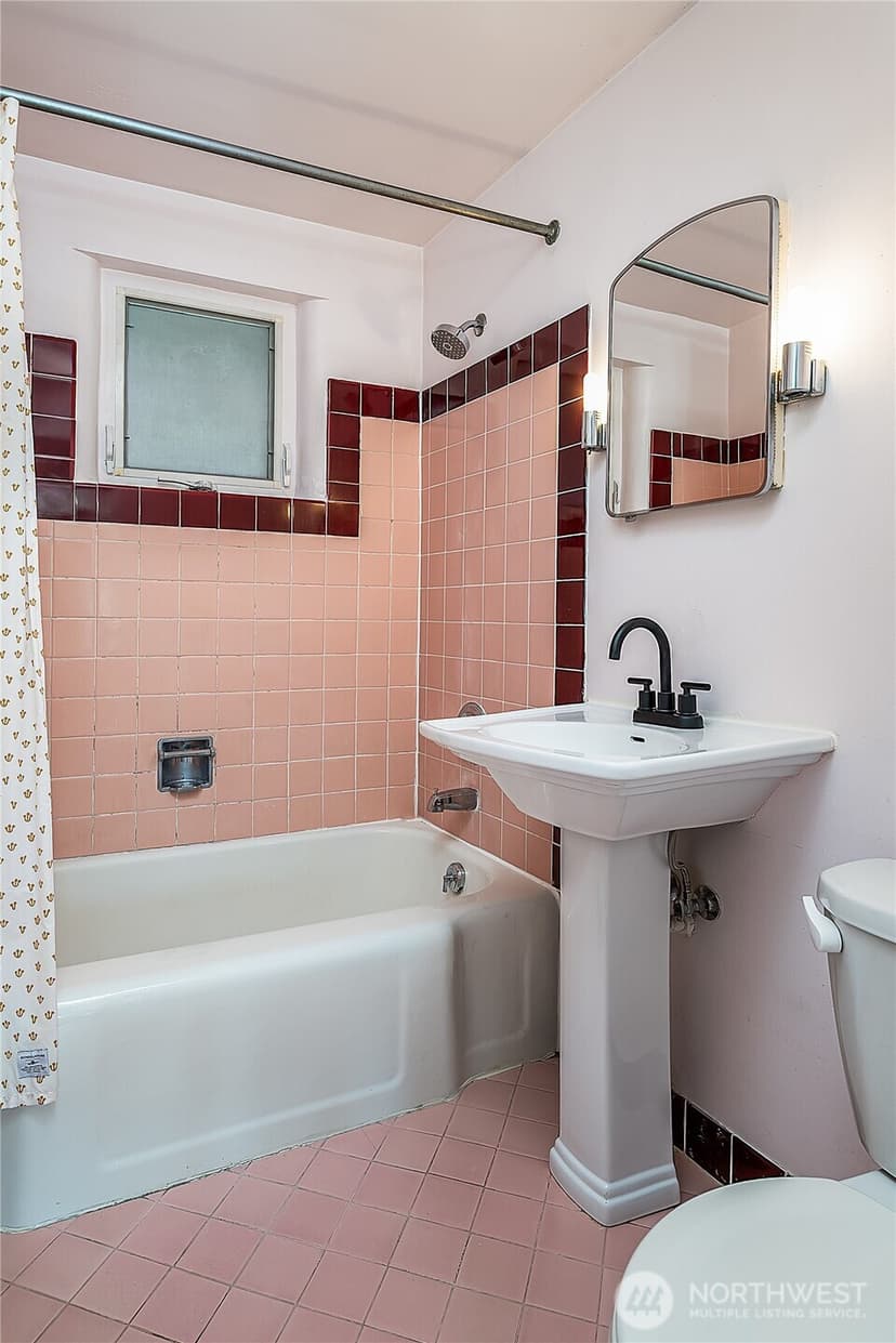 Property photo for 4818 Terrace Drive NE, Seattle photo 13