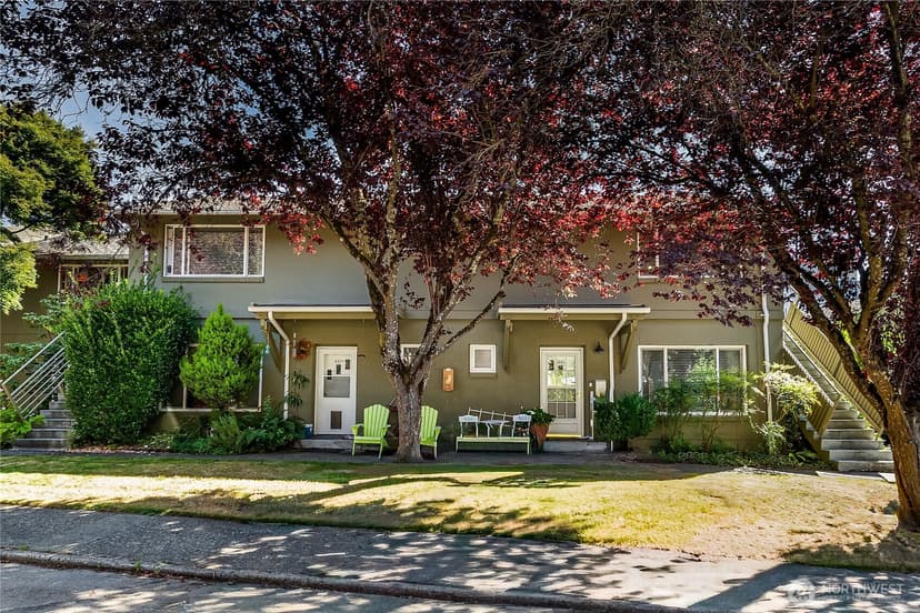 Property photo for 4818 Terrace Drive NE, Seattle photo 14