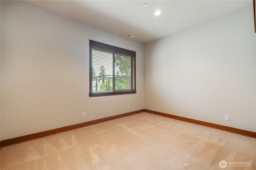 Property photo for 19642 8th Avenue S, Des Moines photo 27