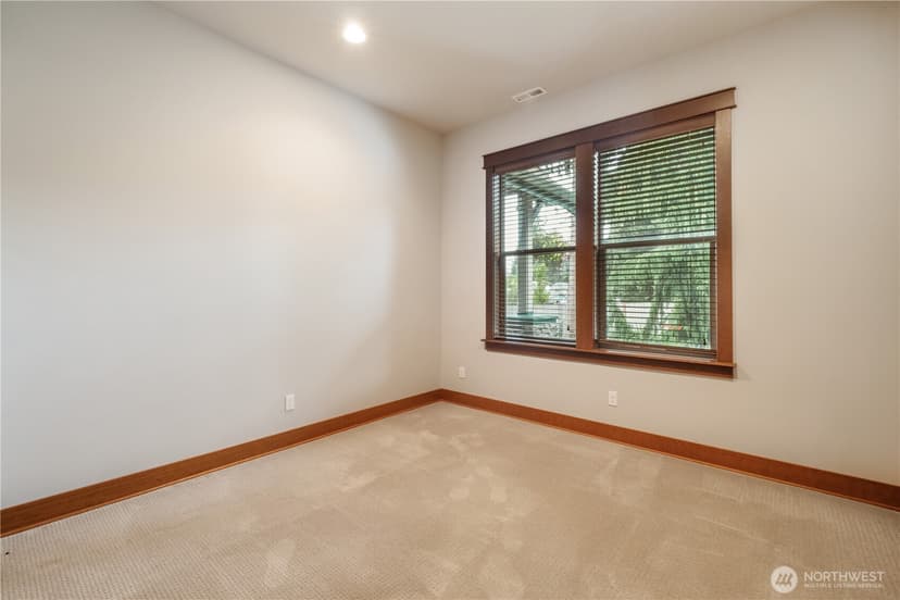 Property photo for 19642 8th Avenue S, Des Moines photo 30