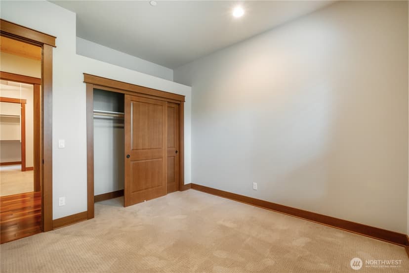 Property photo for 19642 8th Avenue S, Des Moines photo 31