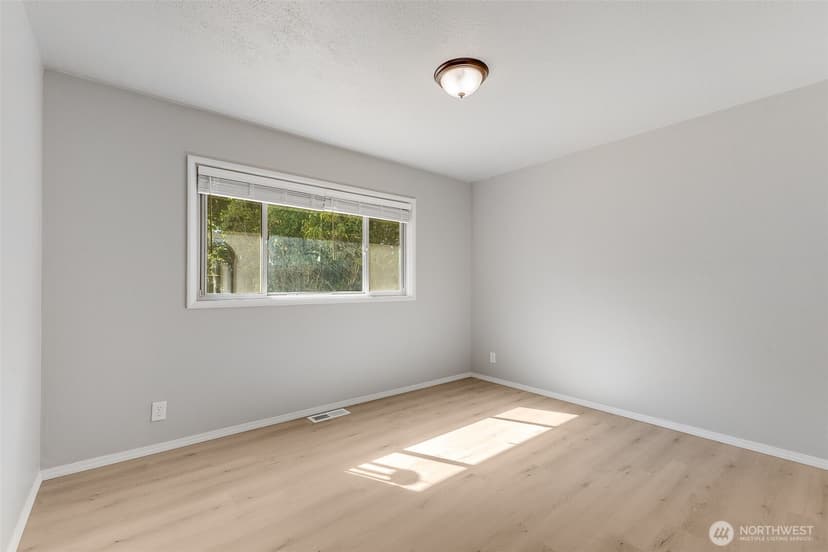 Property photo for 8906 Lenox Avenue SW, Lakewood photo 14