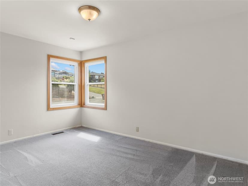 Property photo for 933 S Mountain View Avenue, Tacoma photo 24