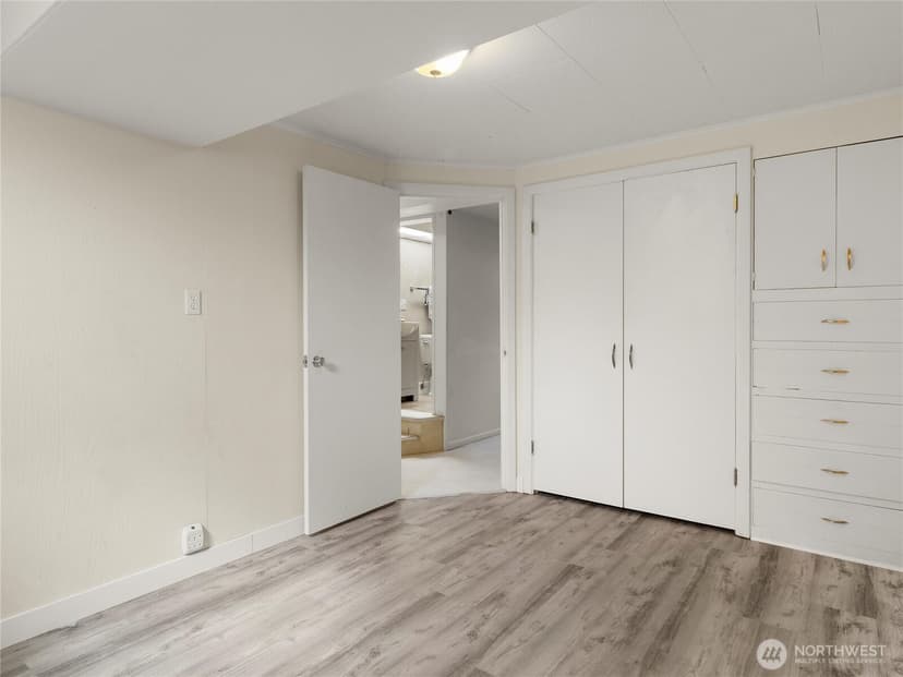Property photo for 933 S Mountain View Avenue, Tacoma photo 32