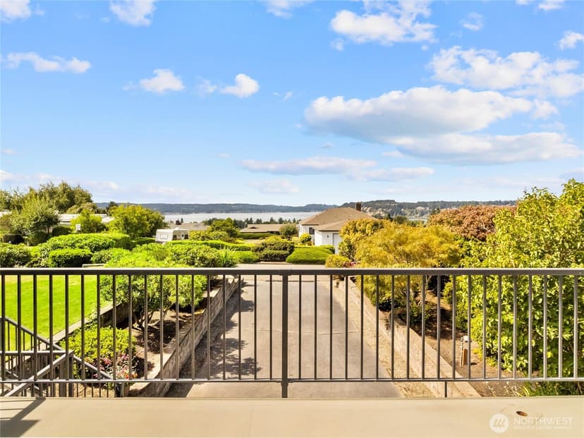 Property photo for 933 S Mountain View Avenue, Tacoma photo 3