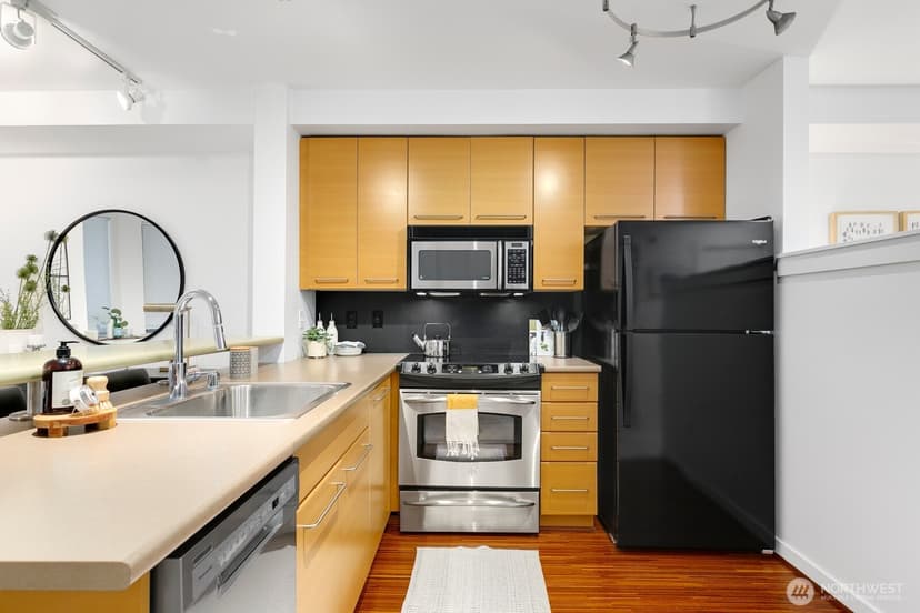 Property photo for 1420 E Pine Street #E307, Seattle photo 12