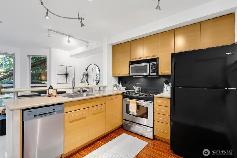 Property photo for 1420 E Pine Street #E307, Seattle photo 11