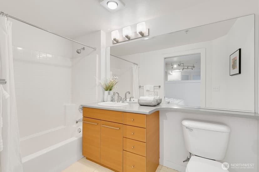 Property photo for 1420 E Pine Street #E307, Seattle photo 17