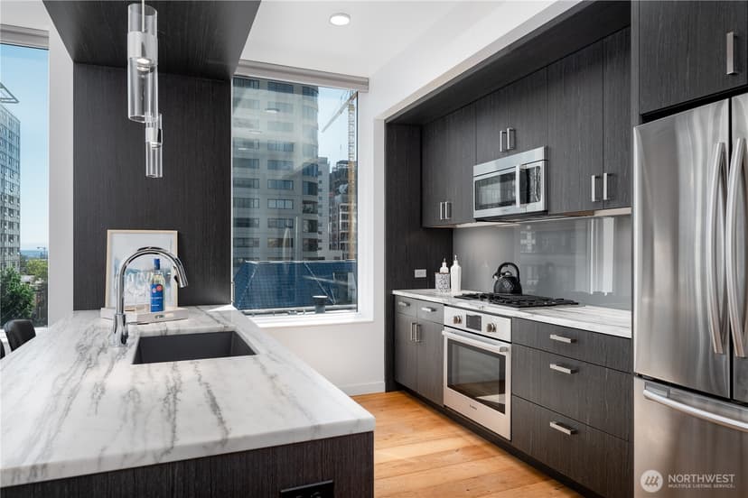 Property photo for 1321 Seneca Street #703, Seattle photo 11