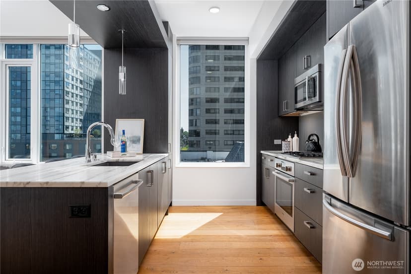 Property photo for 1321 Seneca Street #703, Seattle photo 12