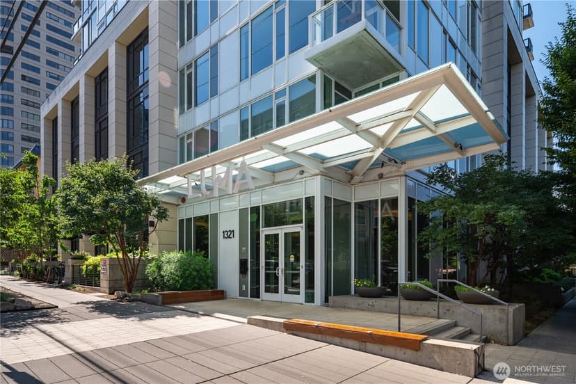 Property photo for 1321 Seneca Street #703, Seattle photo 2