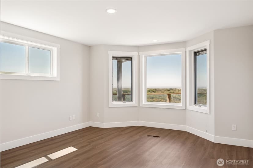 Property photo for 1073 Ocean Shores Boulevard SW, Ocean Shores photo 22