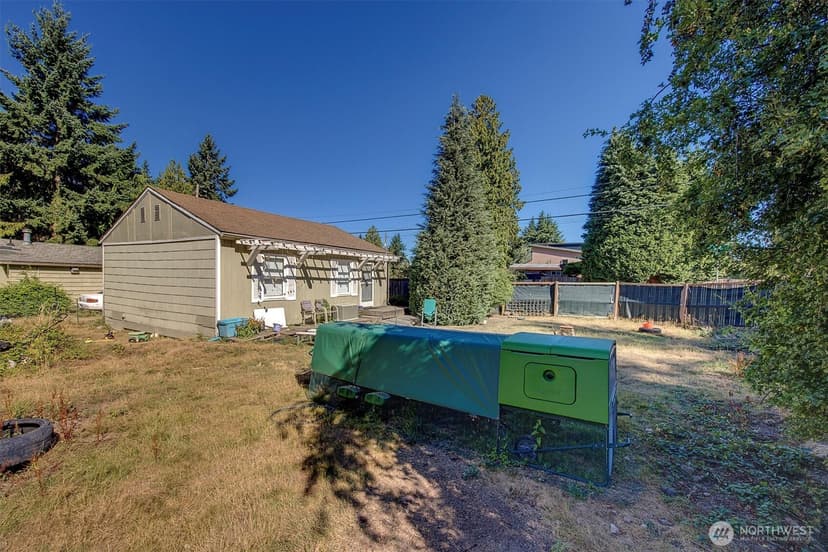 Property photo for 13757 39th Avenue NE, Seattle photo 3