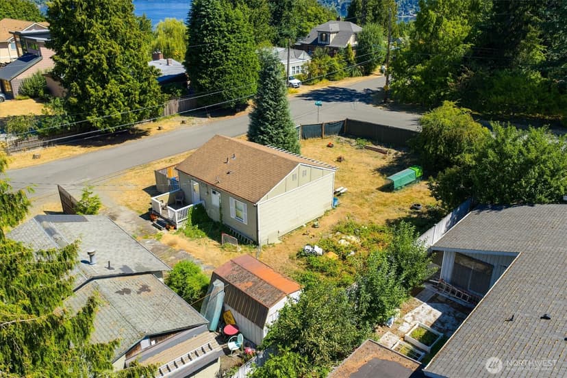Property photo for 13757 39th Avenue NE, Seattle photo 4