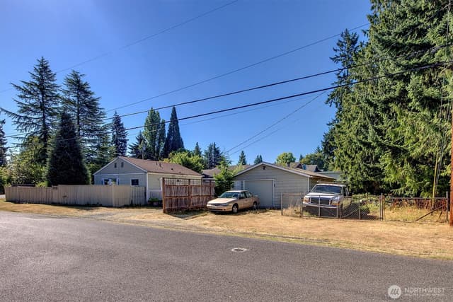 Property photo for 13757 39th Avenue NE, Seattle photo 2