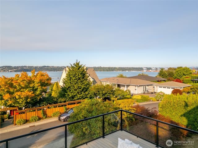 Property photo for 916 N Stadium Way, Tacoma photo 2