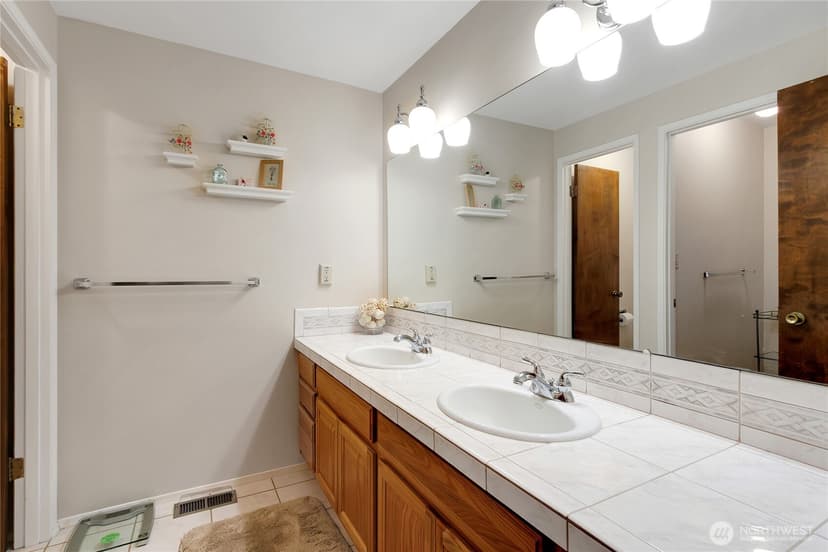 Property photo for 7725 91st Avenue SW, Lakewood photo 26