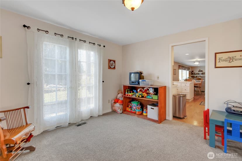 Property photo for 7725 91st Avenue SW, Lakewood photo 9
