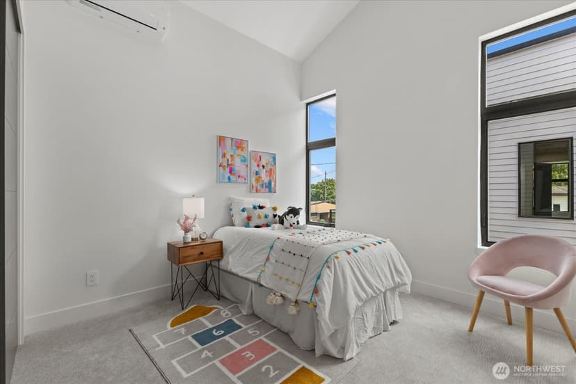 Property photo for 128 24th Avenue, Seattle photo 12