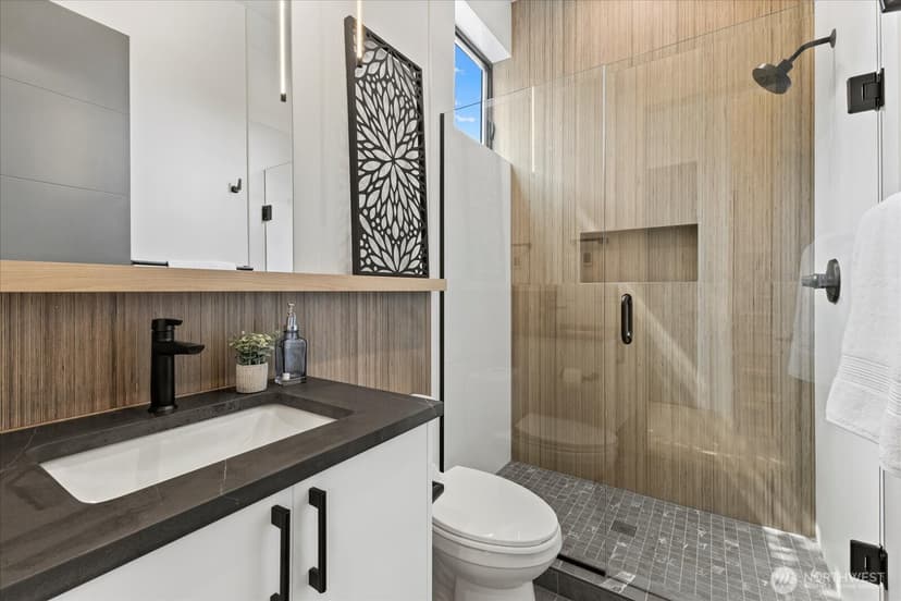 Property photo for 128 24th Avenue, Seattle photo 9