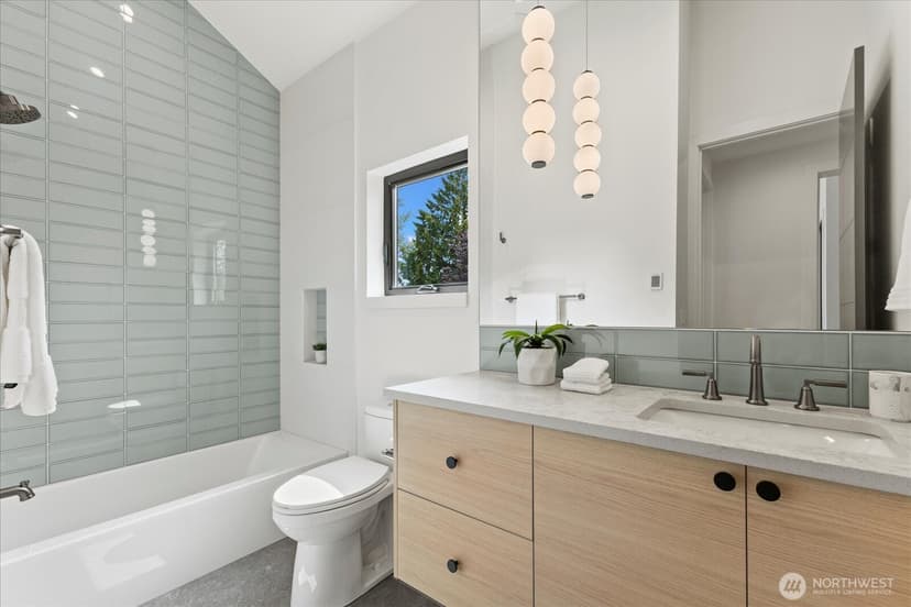 Property photo for 128 24th Avenue, Seattle photo 13