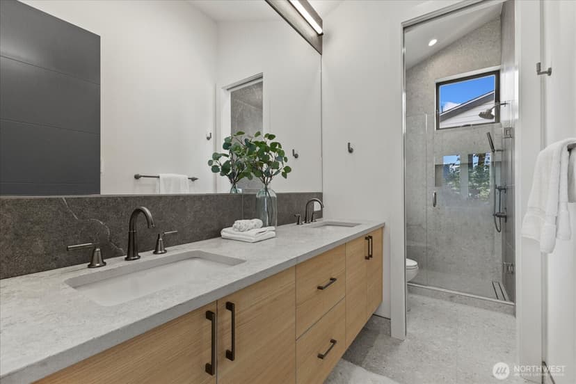 Property photo for 128 24th Avenue, Seattle photo 16