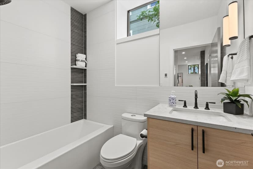 Property photo for 128 24th Avenue, Seattle photo 28