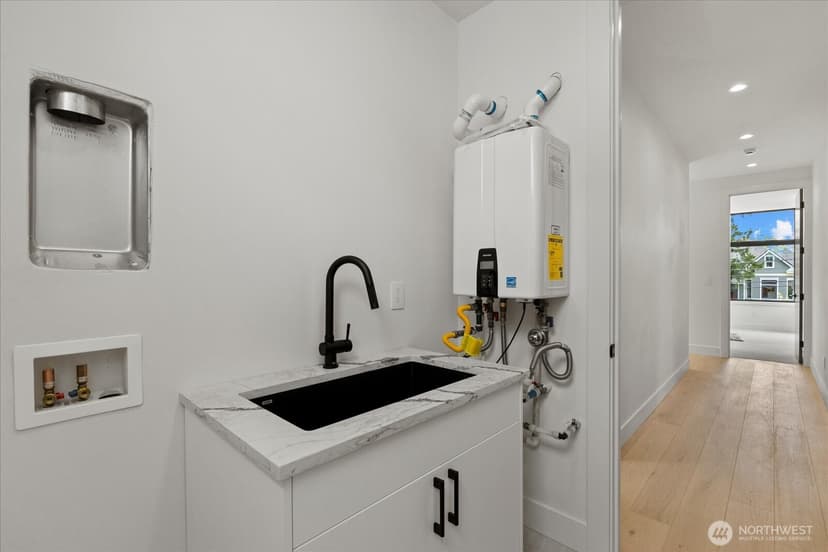 Property photo for 128 24th Avenue, Seattle photo 17