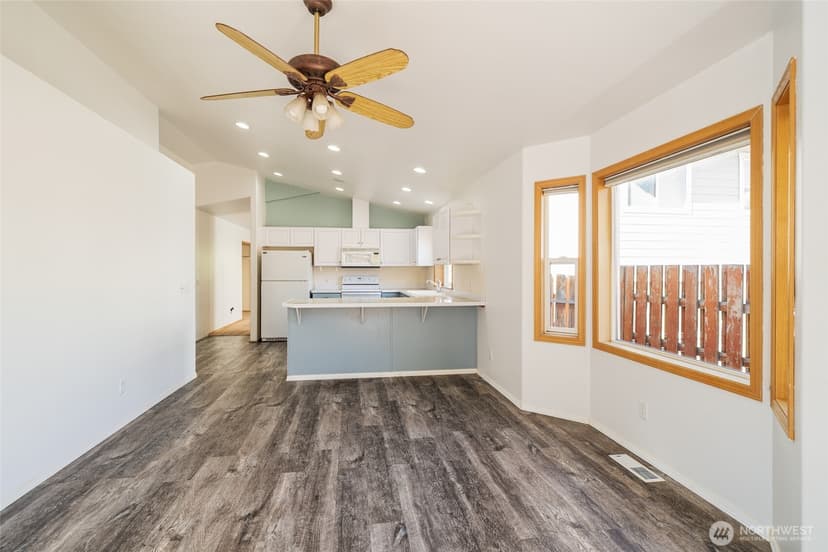Property photo for 116 E Raymond Avenue, Chelan photo 11