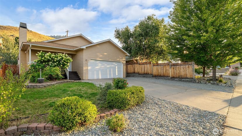 Property photo for 116 E Raymond Avenue, Chelan