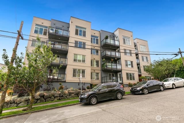 Property photo for 3202 SW Avalon Way #102, Seattle photo 2
