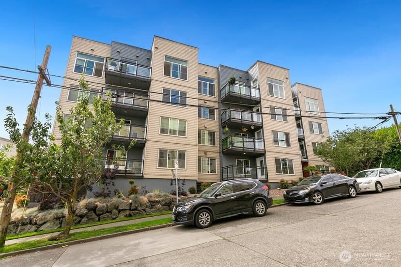 Property photo for 3202 SW Avalon Way #102, Seattle photo 2