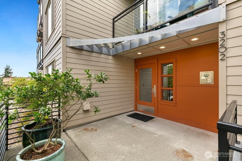 Property photo for 3202 SW Avalon Way #102, Seattle photo 4