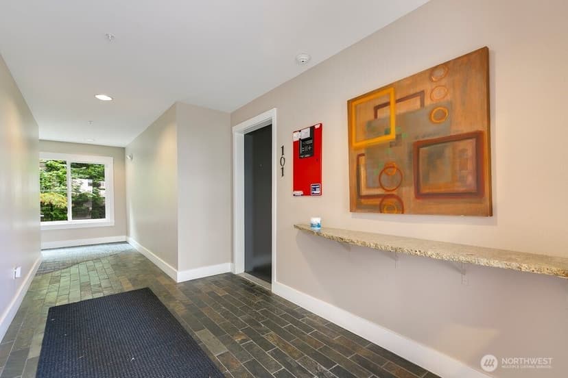 Property photo for 3202 SW Avalon Way #102, Seattle photo 5