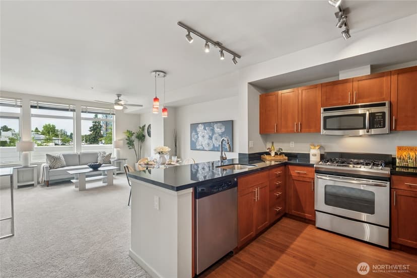 Property photo for 15100 6th Avenue SW #325, Burien photo 6