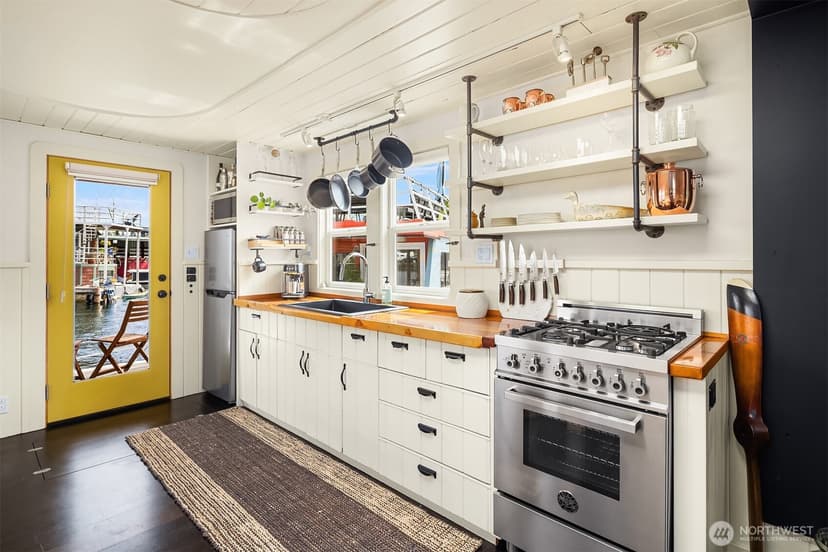 Property photo for 2401 N Northlake Way #F-5, Seattle photo 9