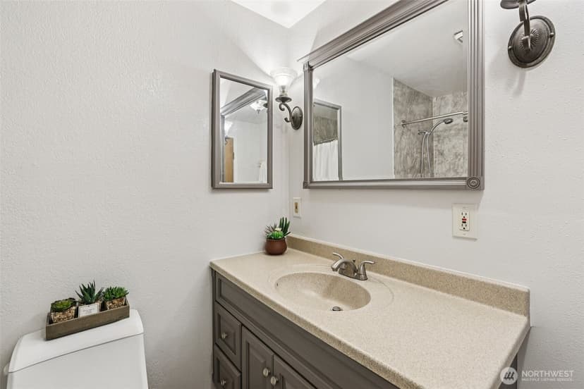 Property photo for 280 NW Newport Way #B14, Issaquah photo 24