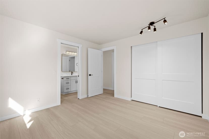 Property photo for 917 N 100th Street, Seattle photo 27