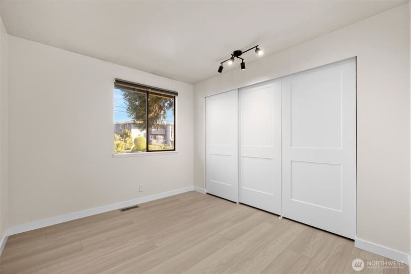 Property photo for 917 N 100th Street, Seattle photo 24