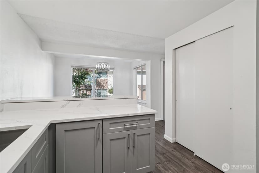 Property photo for 12818 SE 41st Lane #B103, Bellevue photo 9