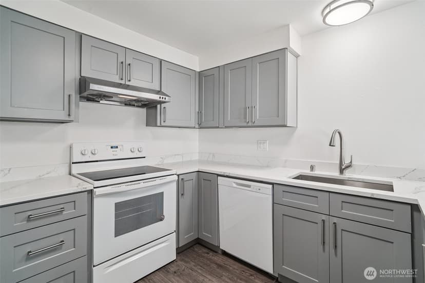 Property photo for 12818 SE 41st Lane #B103, Bellevue photo 7