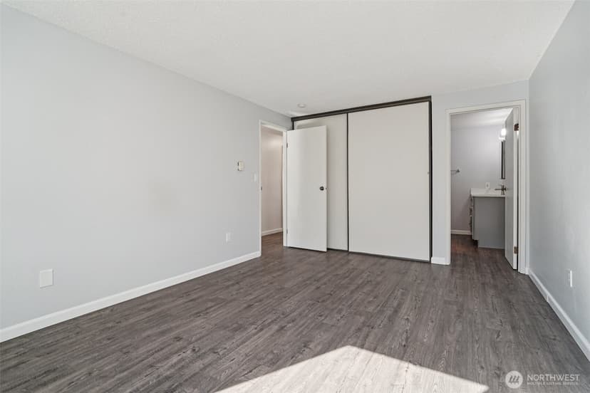 Property photo for 12818 SE 41st Lane #B103, Bellevue photo 16