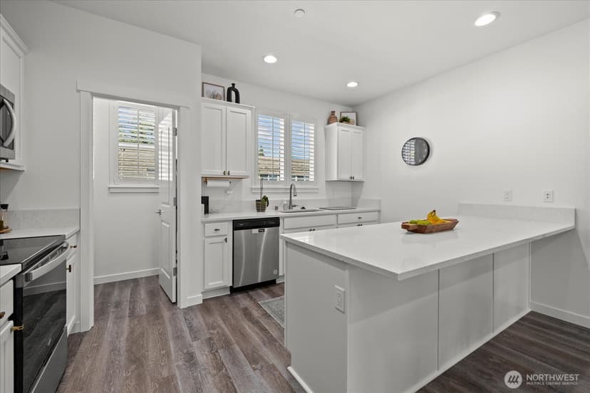 Property photo for 18133 1st Place SW, Normandy Park photo 10
