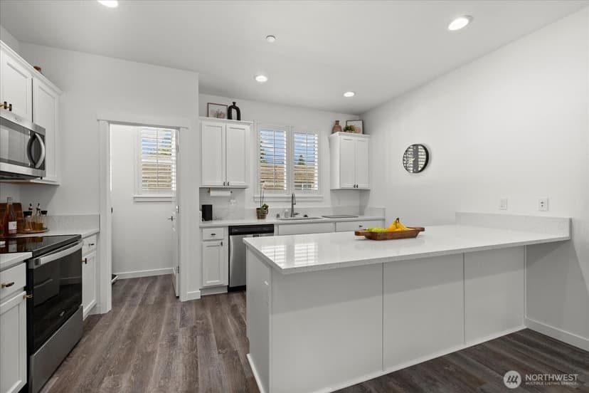 Property photo for 18133 1st Place SW, Normandy Park photo 13