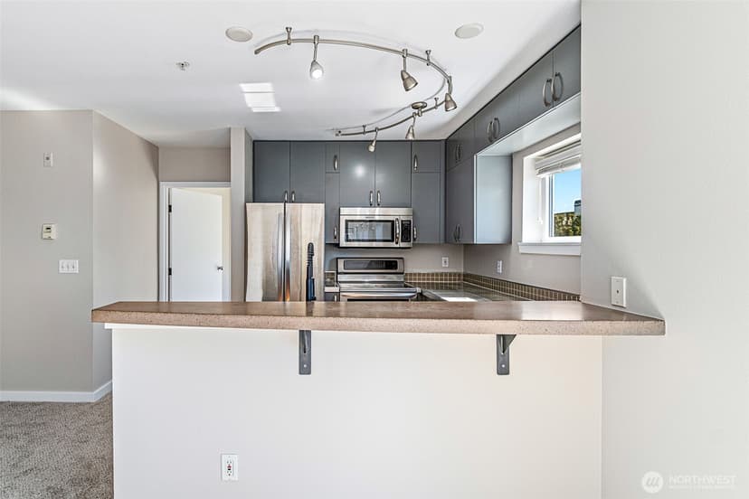 Property photo for 2440 Western Avenue #503, Seattle photo 11