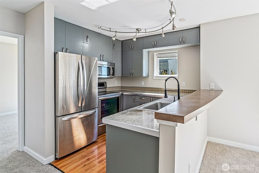 Property photo for 2440 Western Avenue #503, Seattle photo 12